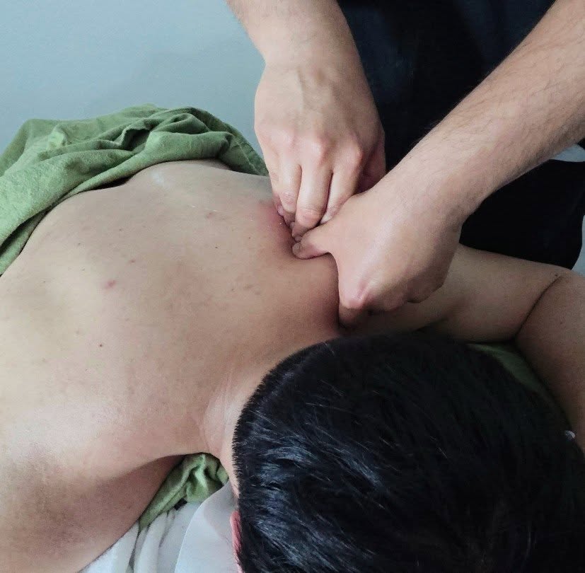 Huge knot, huge release. It can be painful, you might feel huge rush of emotions, might even cry a bit but result speaks louder than all of that because finally you are free to breath. #massagetherapy #relaxation